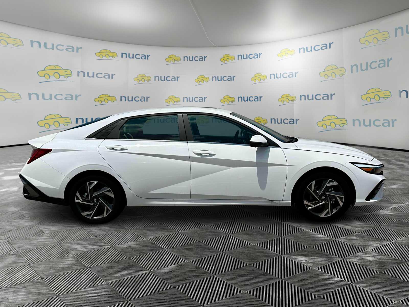 2025 Hyundai Elantra Limited - Photo 10