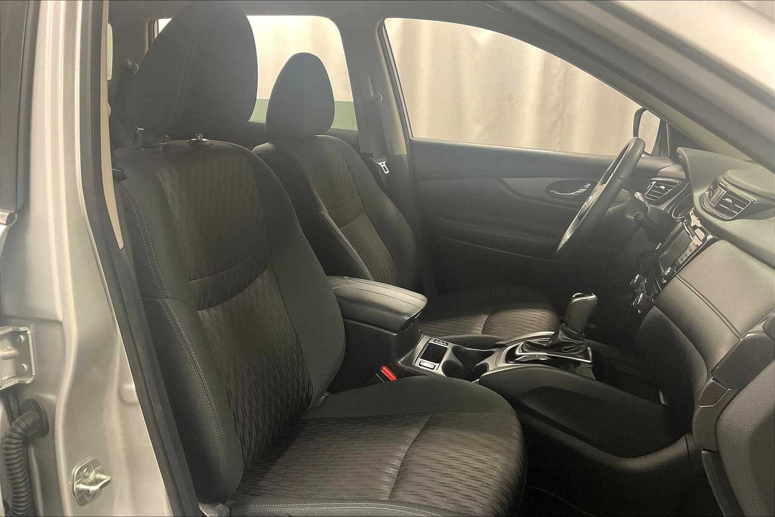 2020 Nissan Rogue SV - Photo 11
