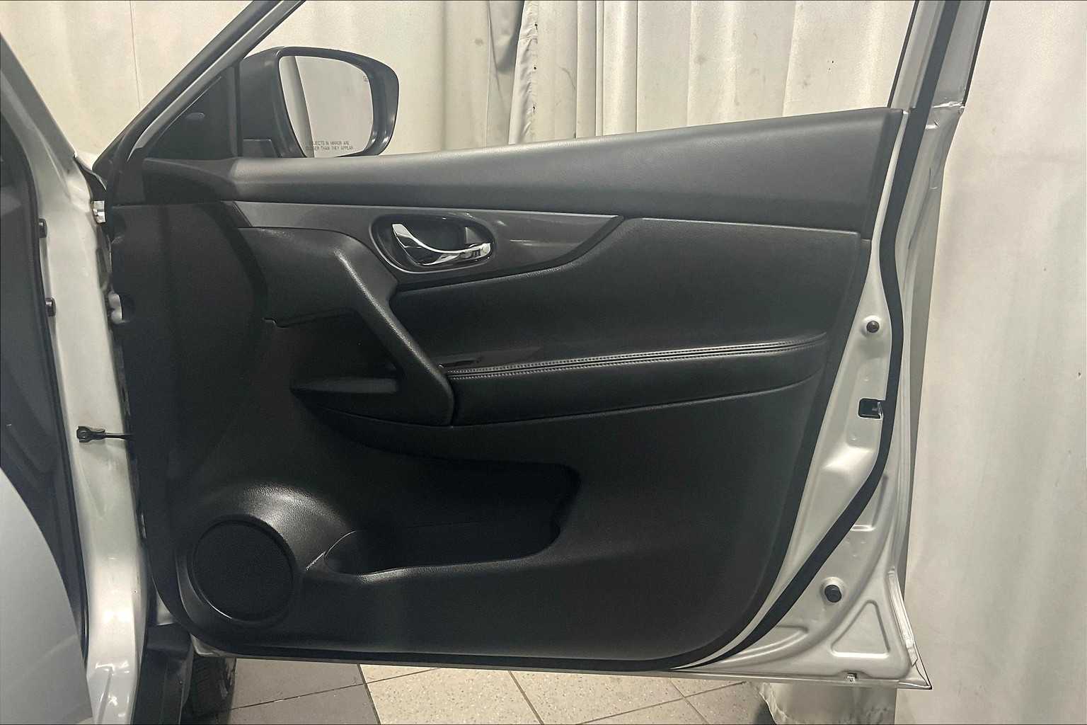 2020 Nissan Rogue SV - Photo 12