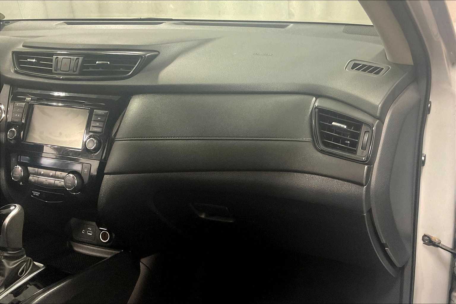 2020 Nissan Rogue SV - Photo 13