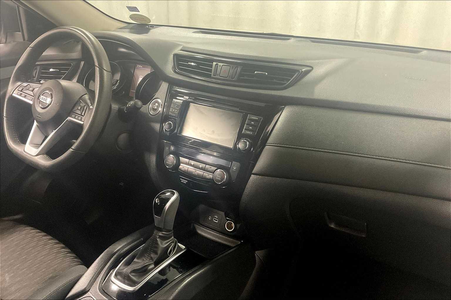 2020 Nissan Rogue SV - Photo 14