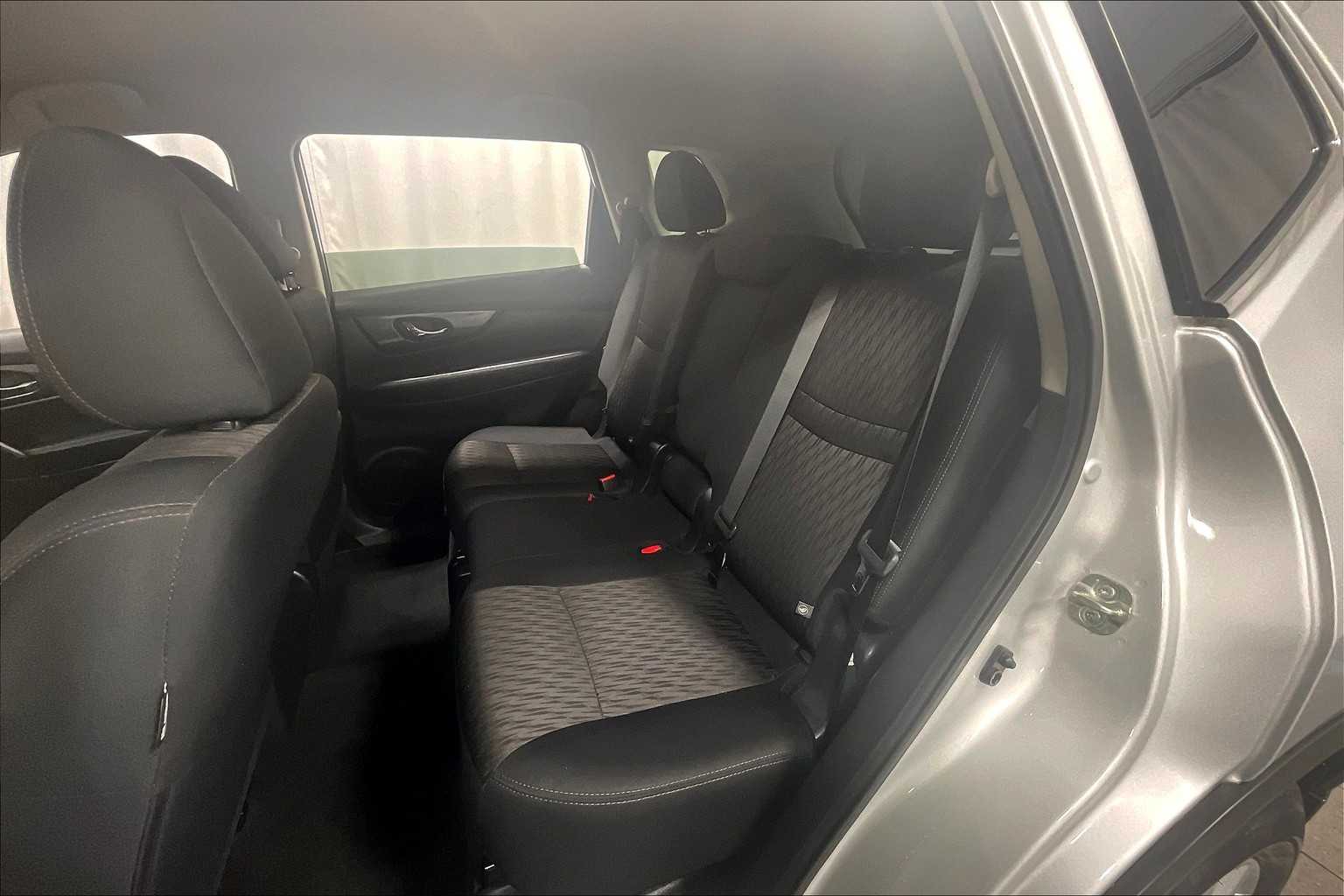 2020 Nissan Rogue SV - Photo 15