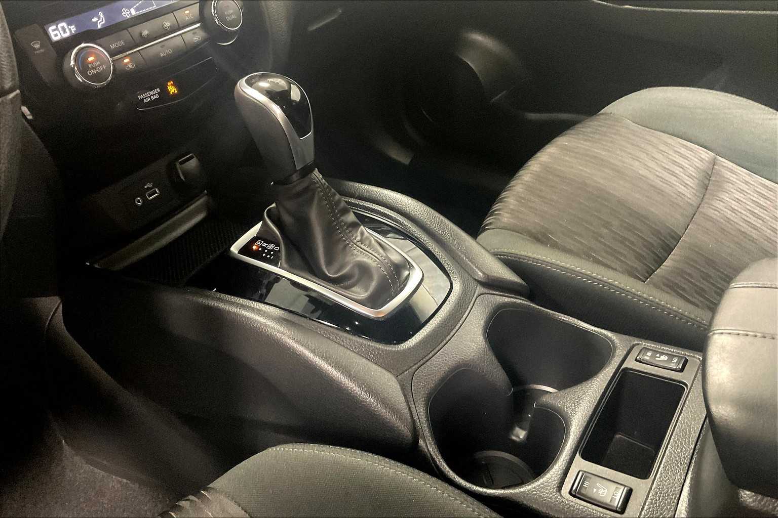 2020 Nissan Rogue SV - Photo 21