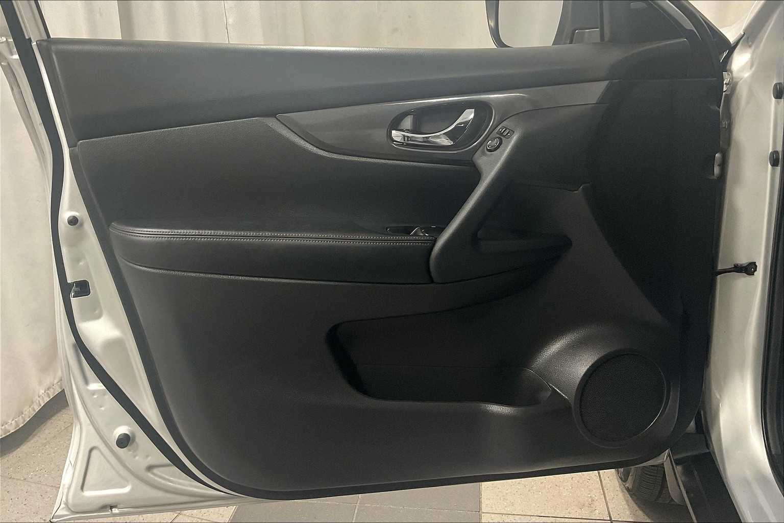 2020 Nissan Rogue SV - Photo 9