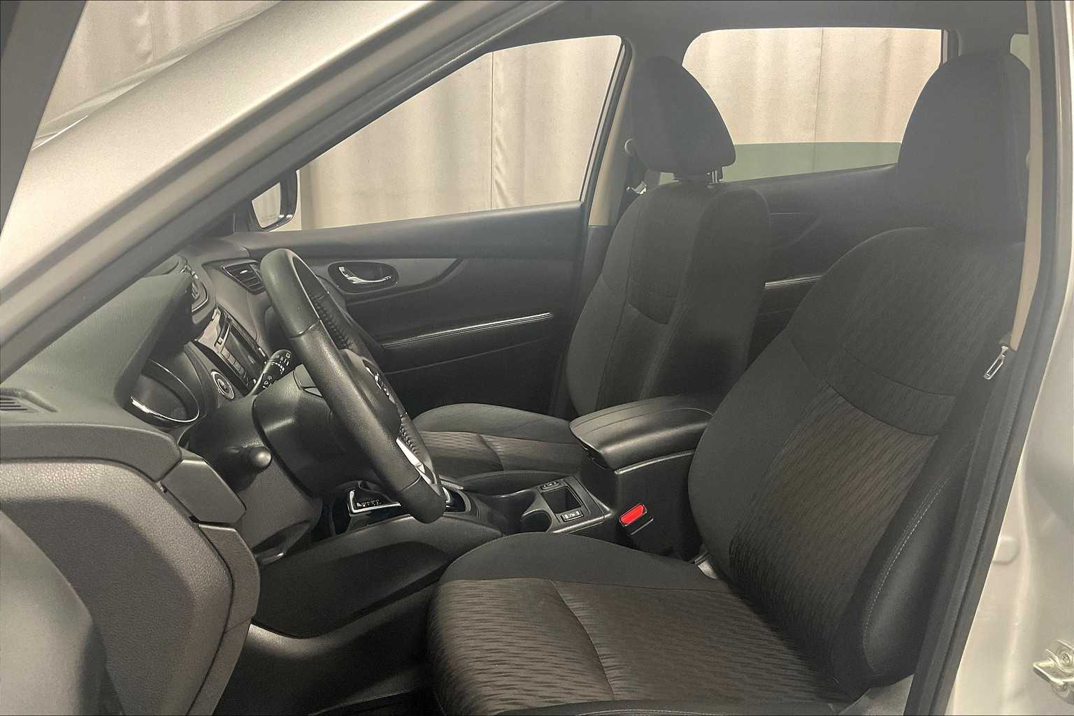 2020 Nissan Rogue SV - Photo 10