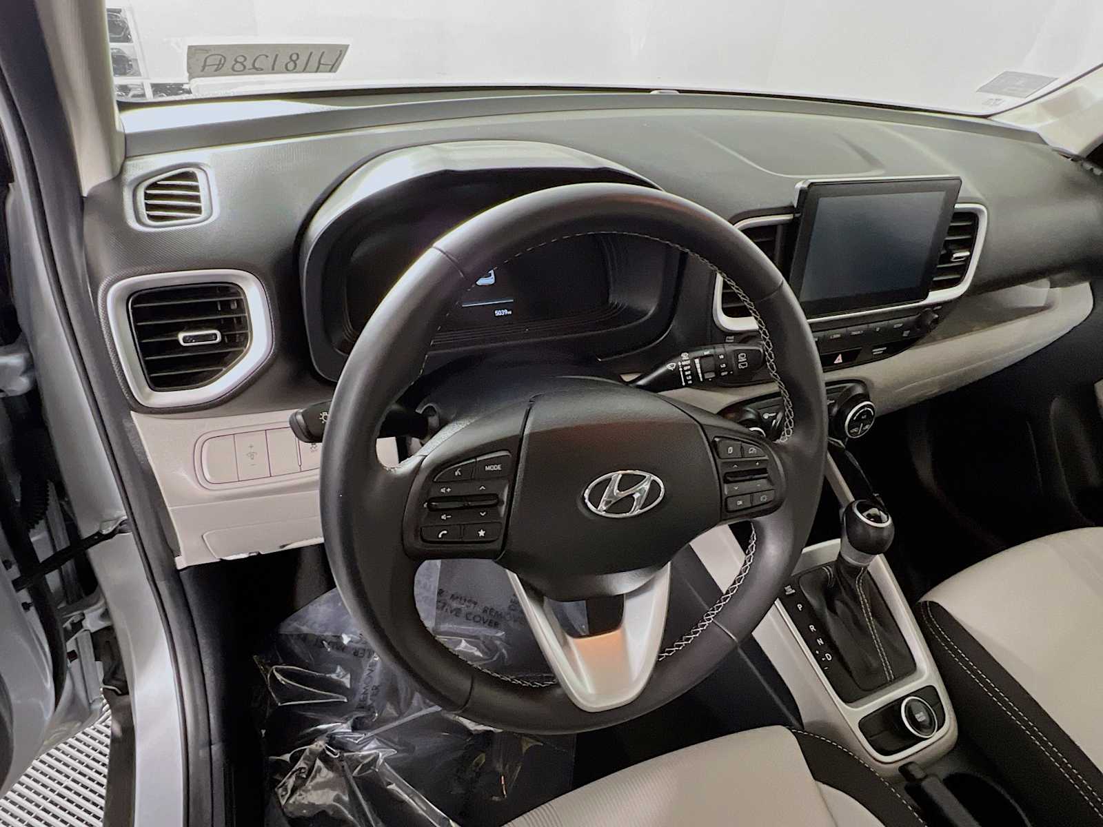 2023 Hyundai Venue SEL - Photo 11