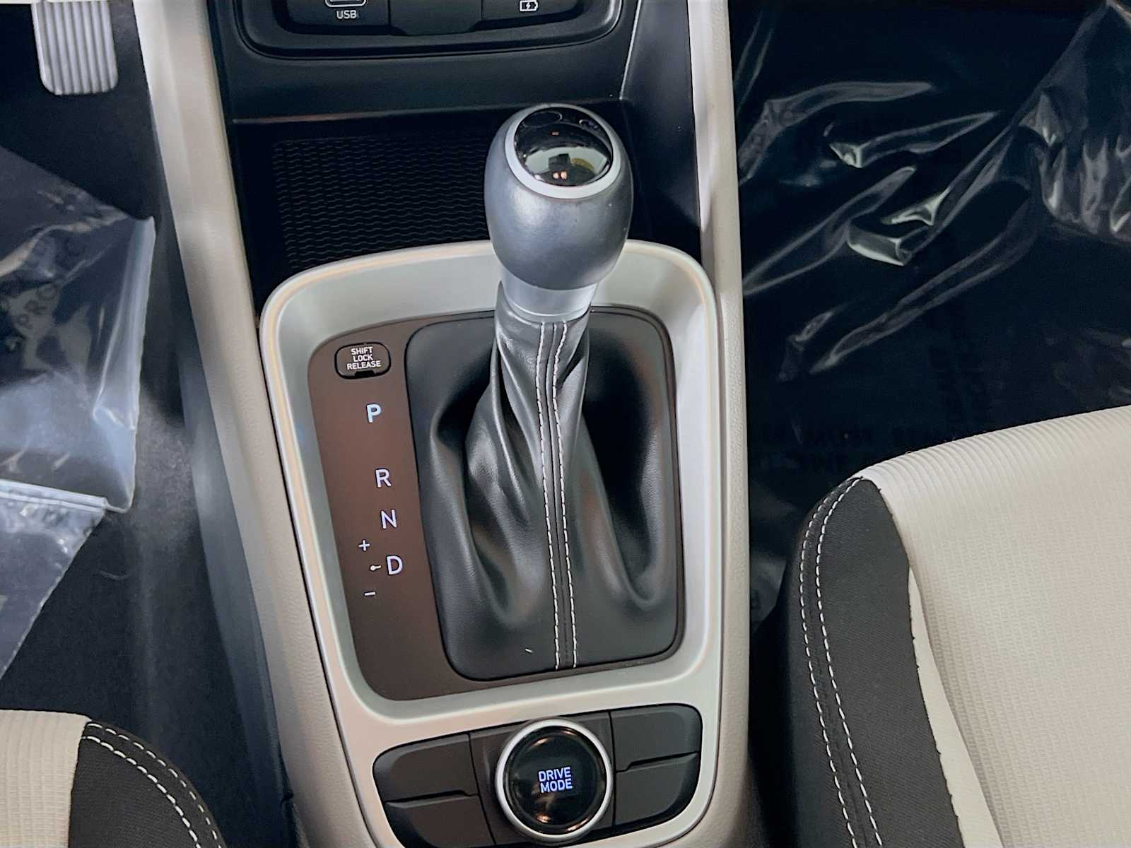 2023 Hyundai Venue SEL - Photo 16