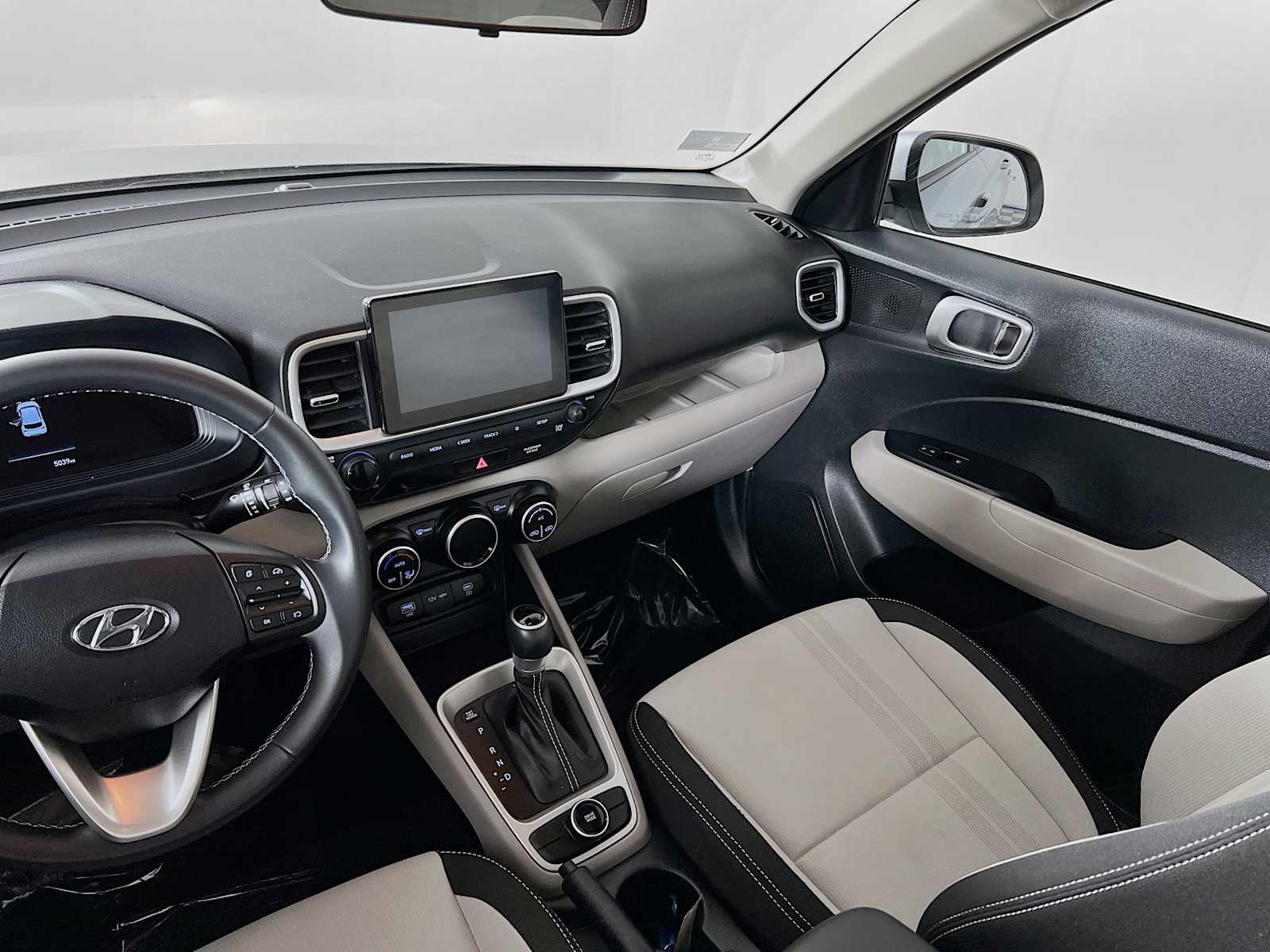 2023 Hyundai Venue SEL - Photo 23