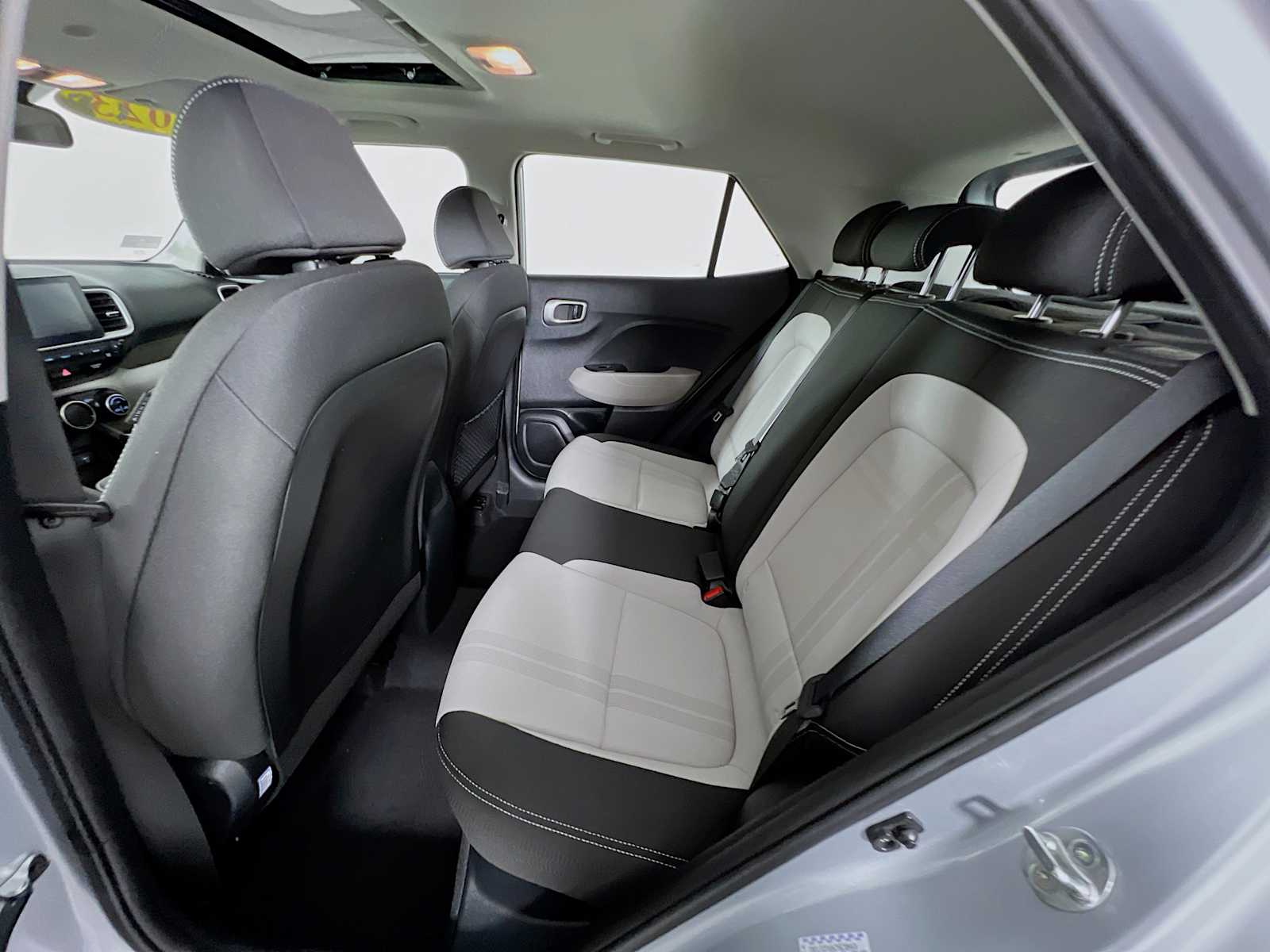 2023 Hyundai Venue SEL - Photo 24