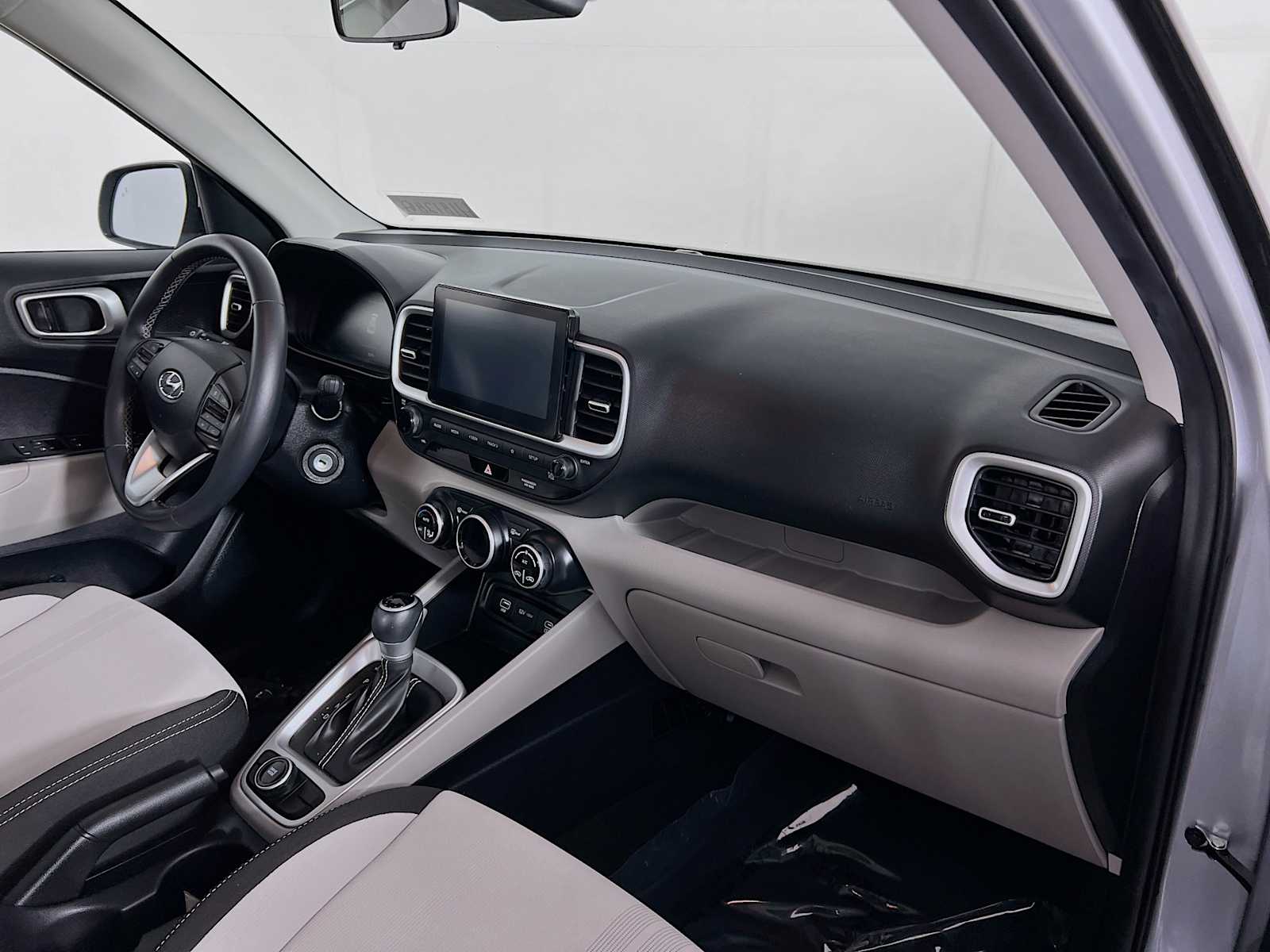2023 Hyundai Venue SEL - Photo 28