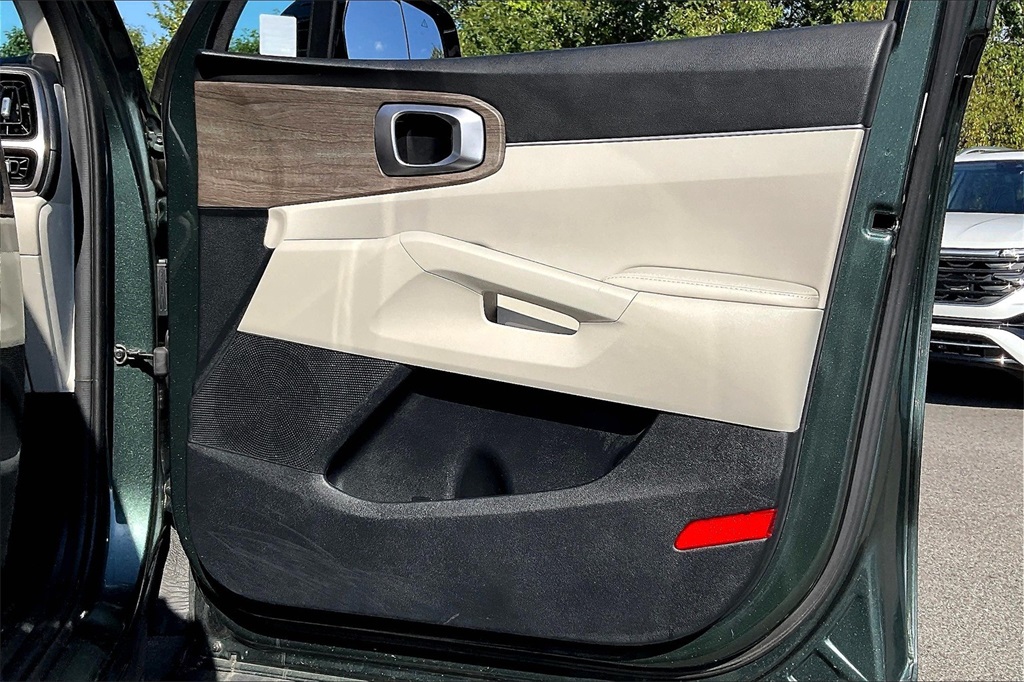 2022 Kia Sorento S - Photo 11