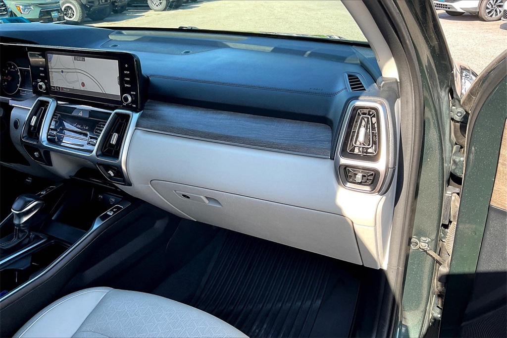 2022 Kia Sorento S - Photo 12