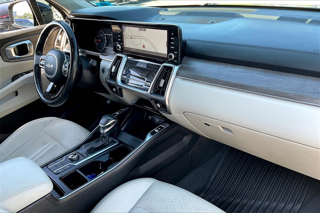 2022 Kia Sorento S - Photo 13