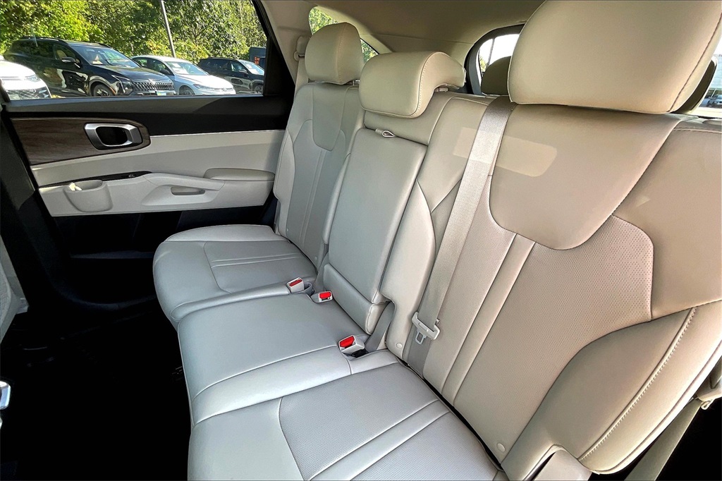 2022 Kia Sorento S - Photo 14