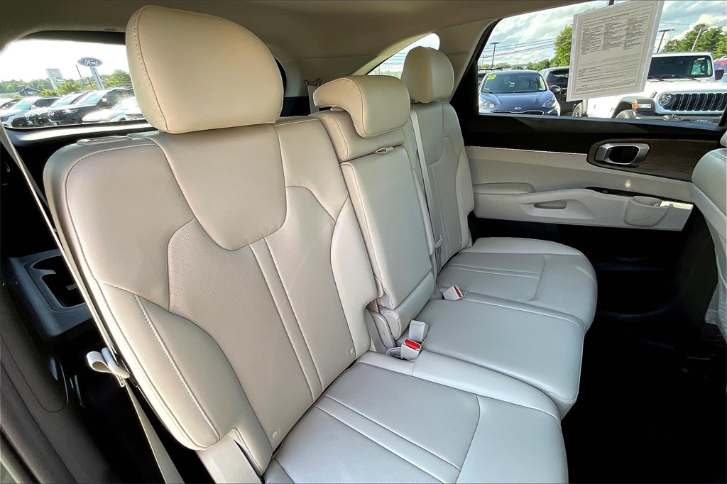 2022 Kia Sorento S - Photo 15