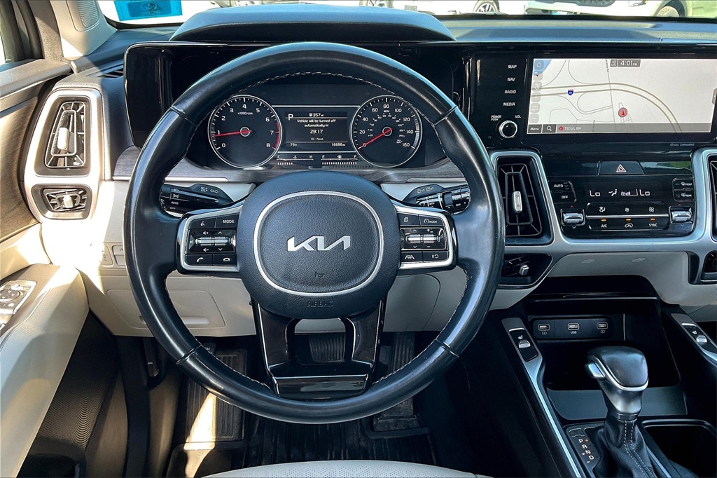 2022 Kia Sorento S - Photo 17