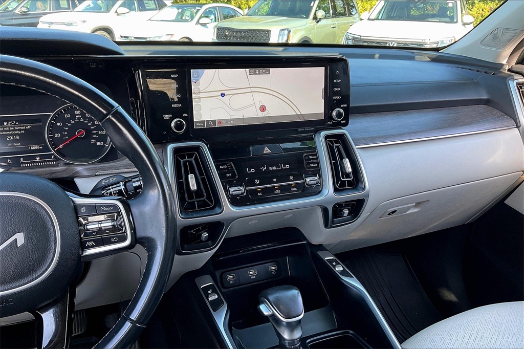 2022 Kia Sorento S - Photo 18
