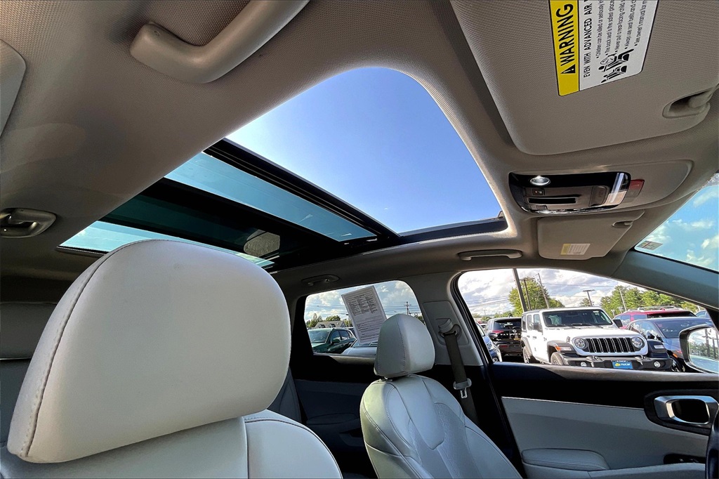 2022 Kia Sorento S - Photo 22