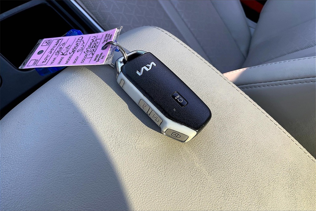 2022 Kia Sorento S - Photo 29
