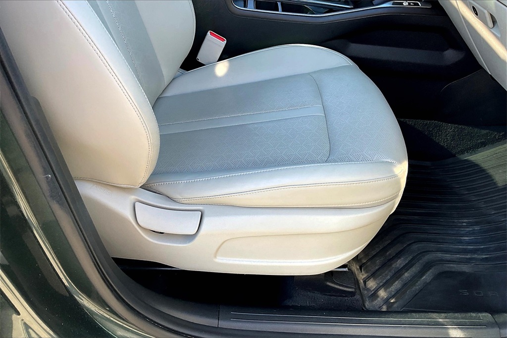 2022 Kia Sorento S - Photo 38