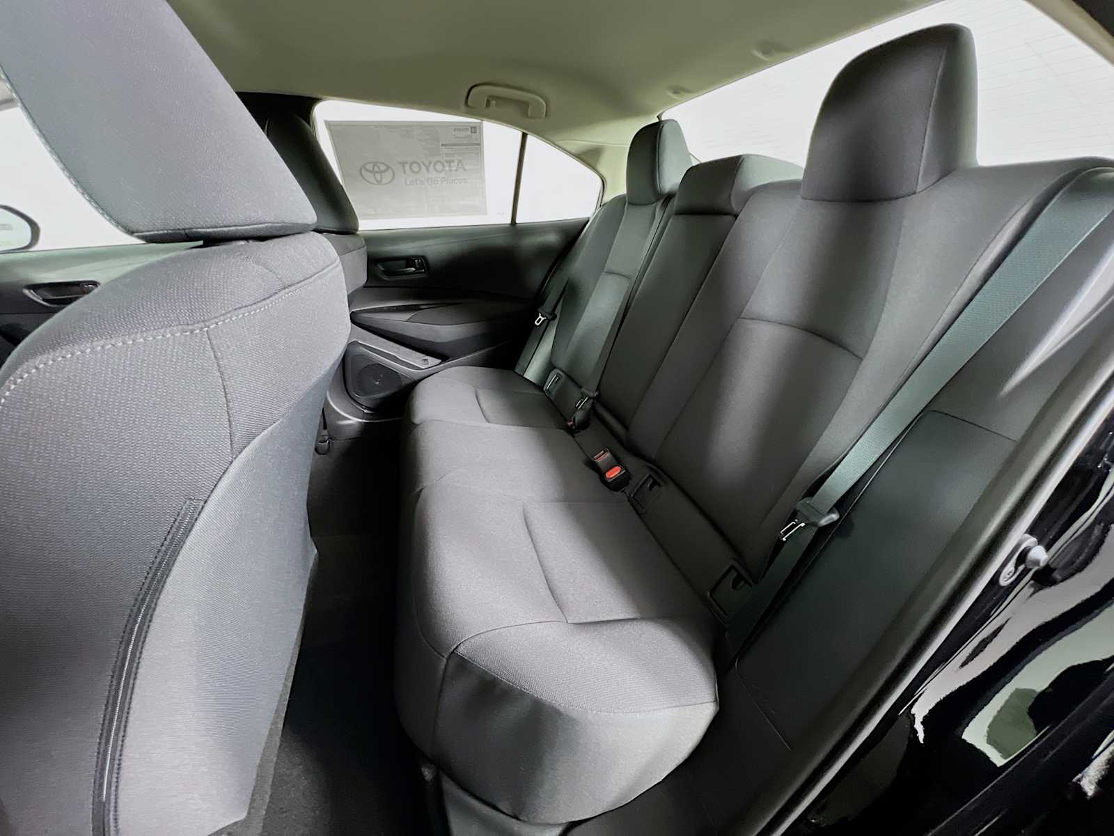 2025 Toyota Corolla LE - Photo 13