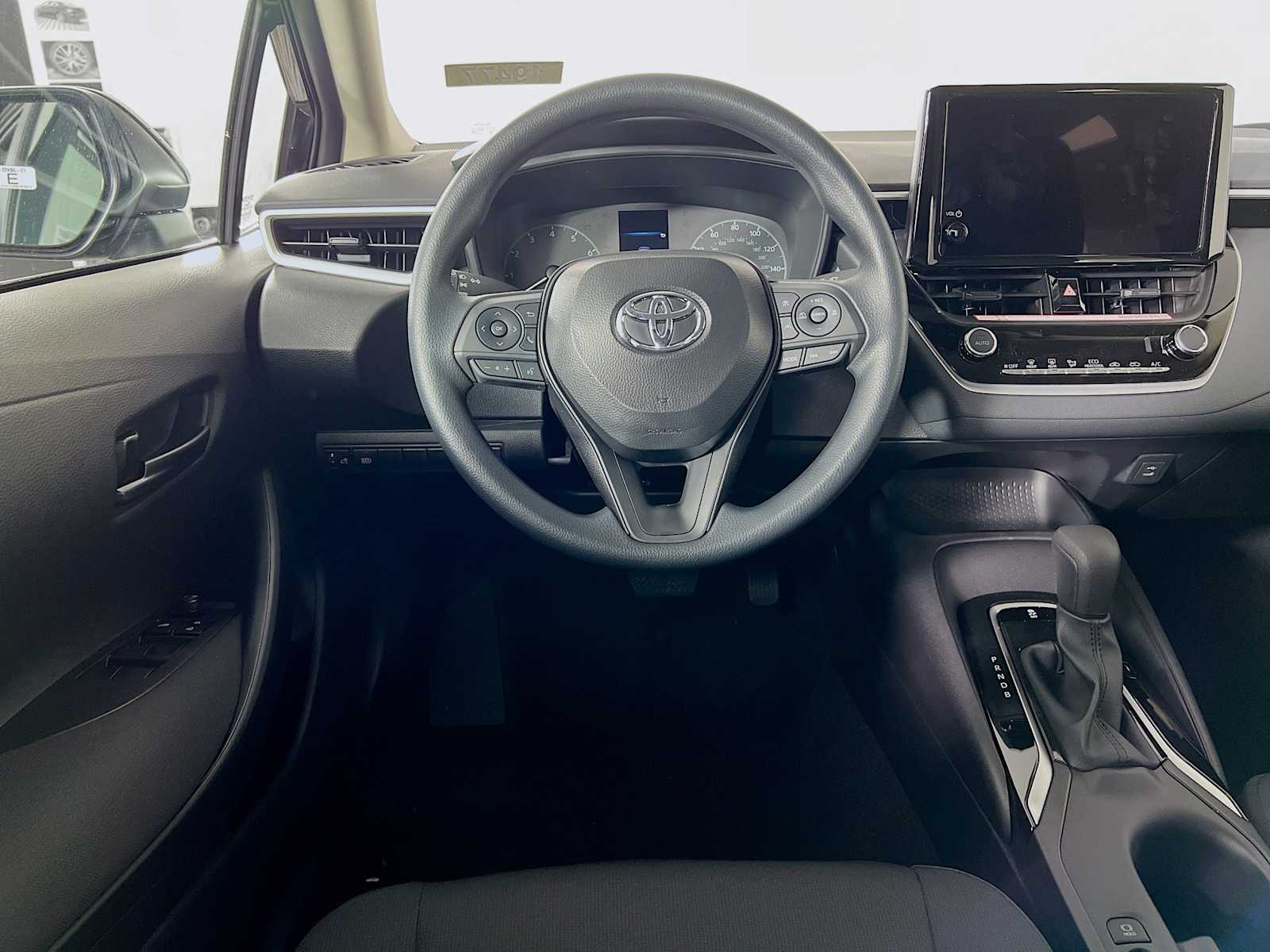 2025 Toyota Corolla LE - Photo 14