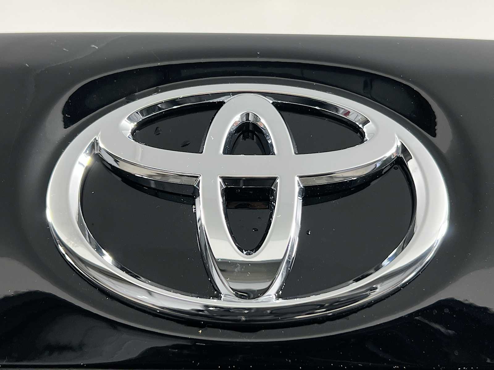 2025 Toyota Corolla LE - Photo 17