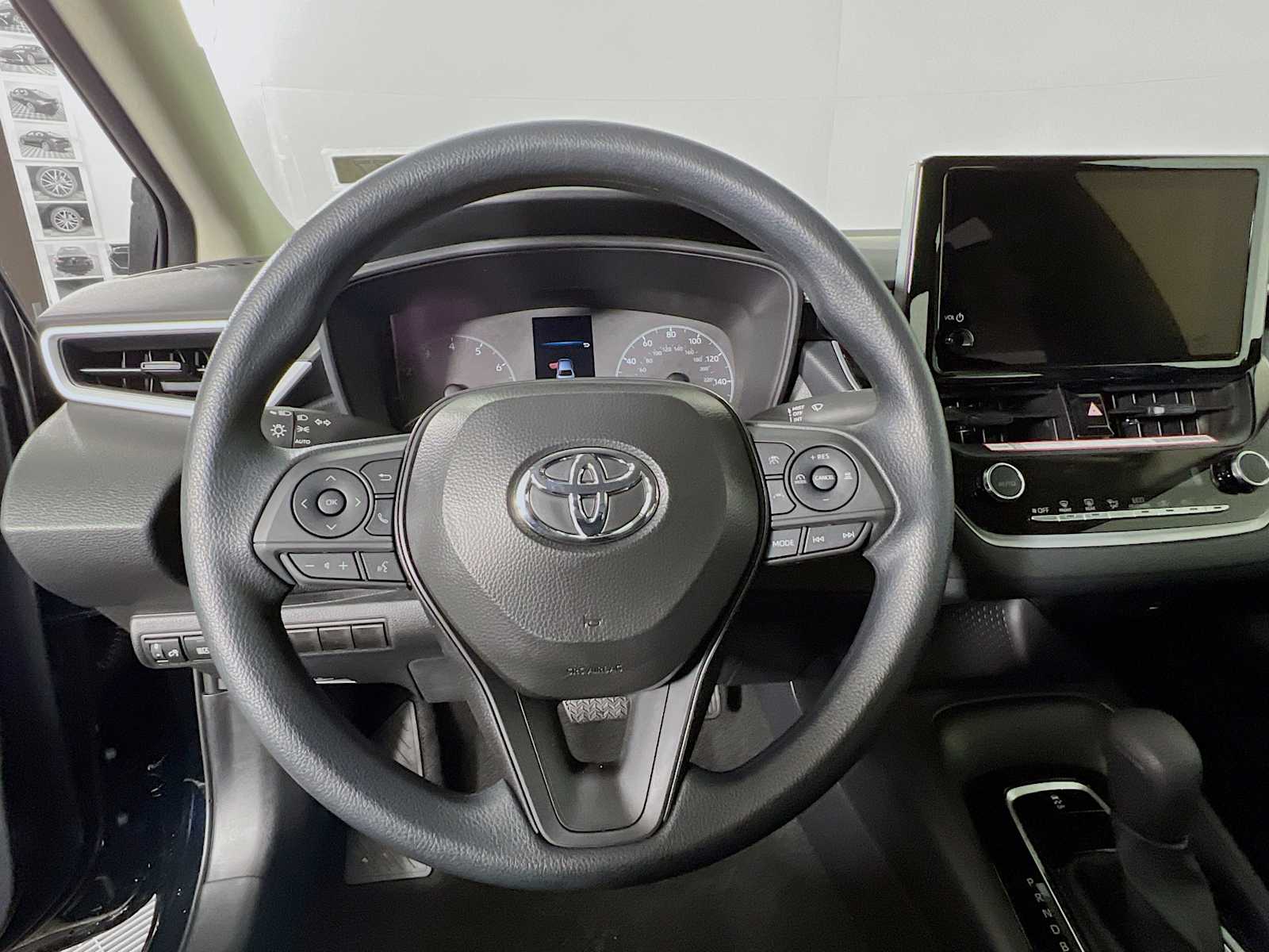 2025 Toyota Corolla LE - Photo 7