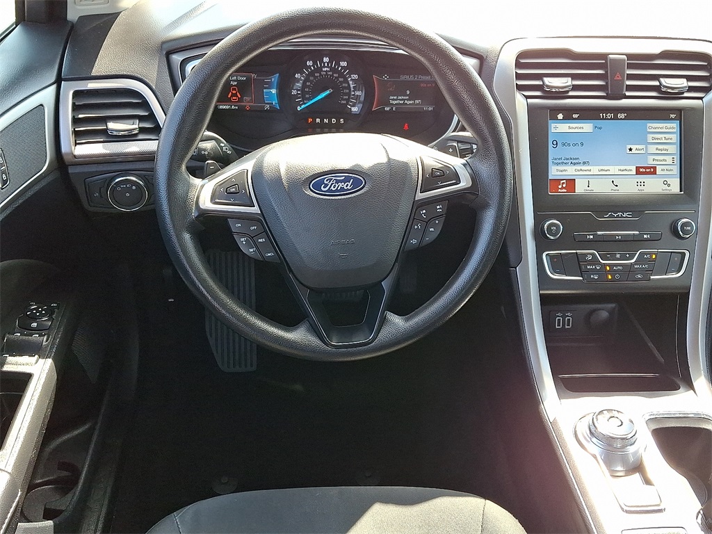 2019 Ford Fusion SE - Photo 12