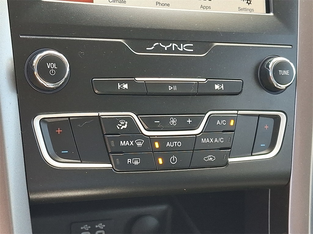 2019 Ford Fusion SE - Photo 16