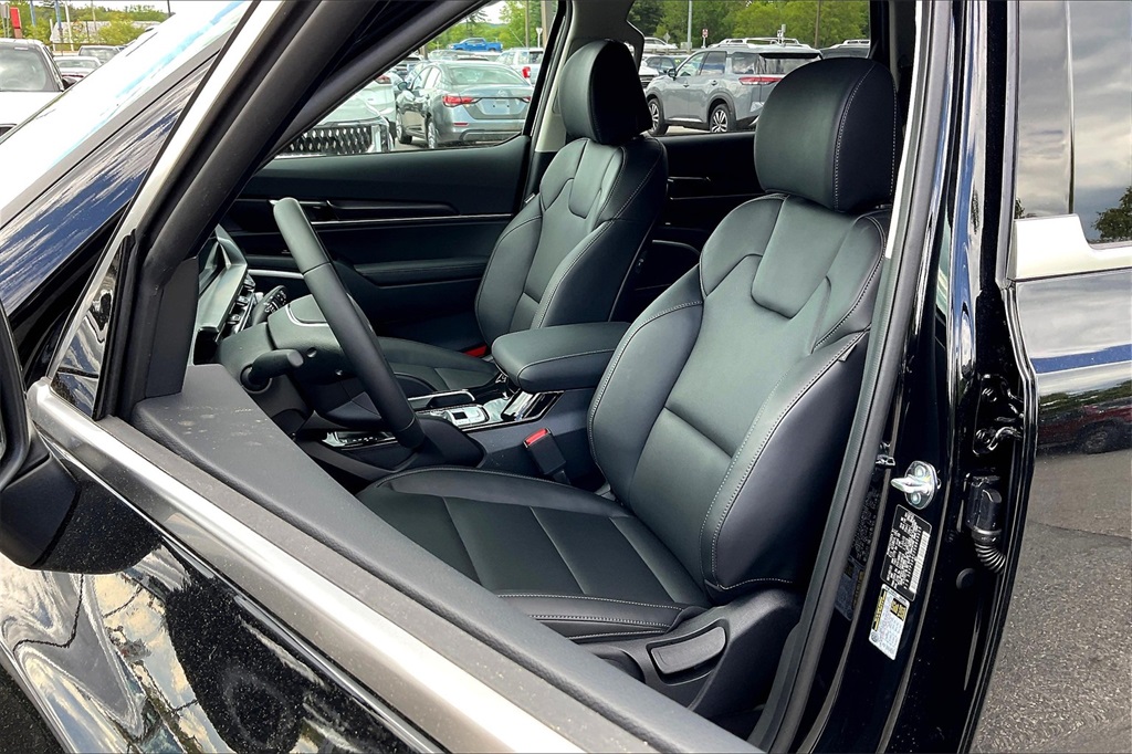 2025 Kia Telluride LX - Photo 11
