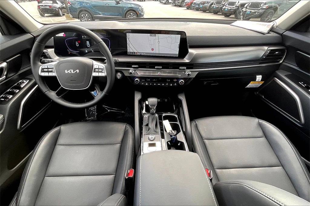 2025 Kia Telluride LX - Photo 12
