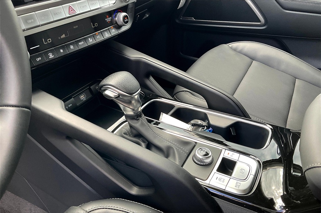 2025 Kia Telluride LX - Photo 14