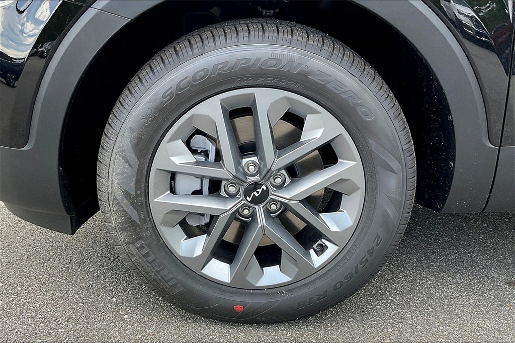 2025 Kia Telluride LX - Photo 8