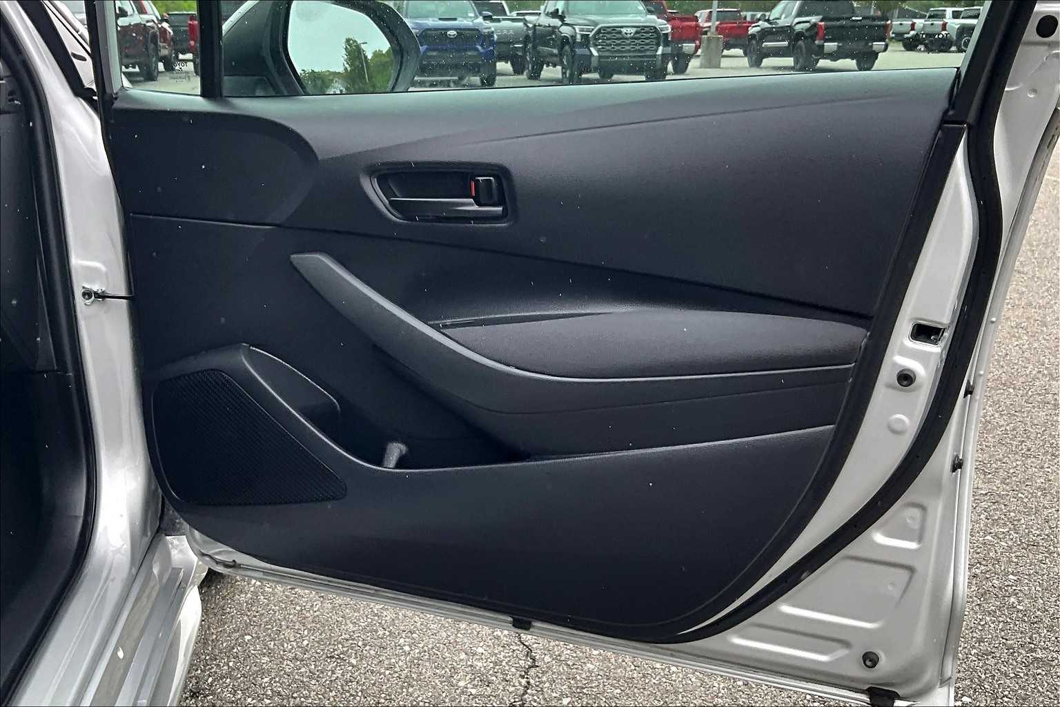 2024 Toyota Corolla LE - Photo 12