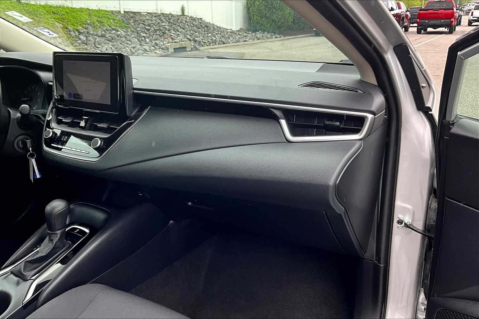 2024 Toyota Corolla LE - Photo 13