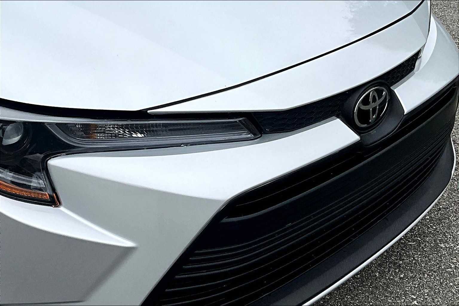 2024 Toyota Corolla LE - Photo 32