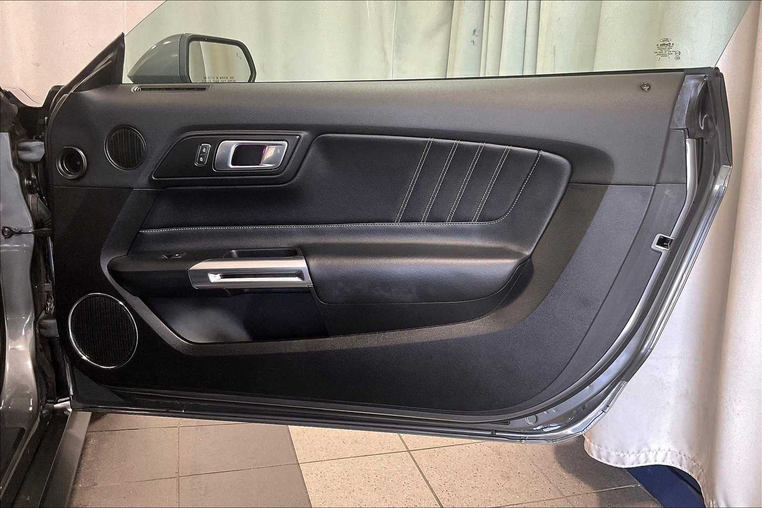 2022 Ford Mustang EcoBoost Premium - Photo 12