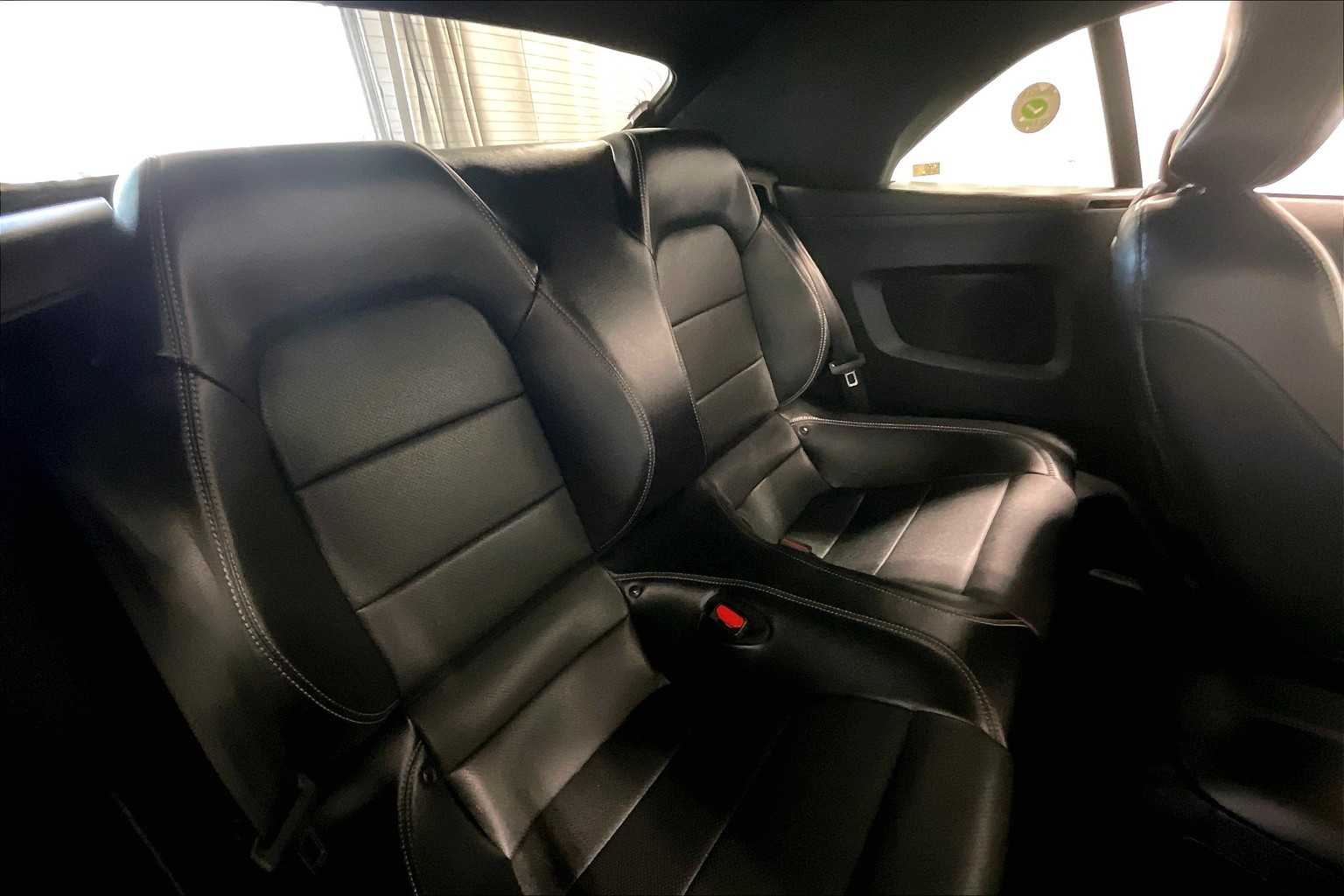 2022 Ford Mustang EcoBoost Premium - Photo 16