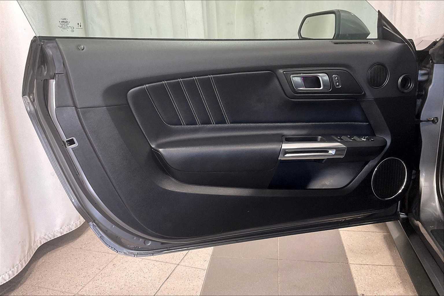 2022 Ford Mustang EcoBoost Premium - Photo 9