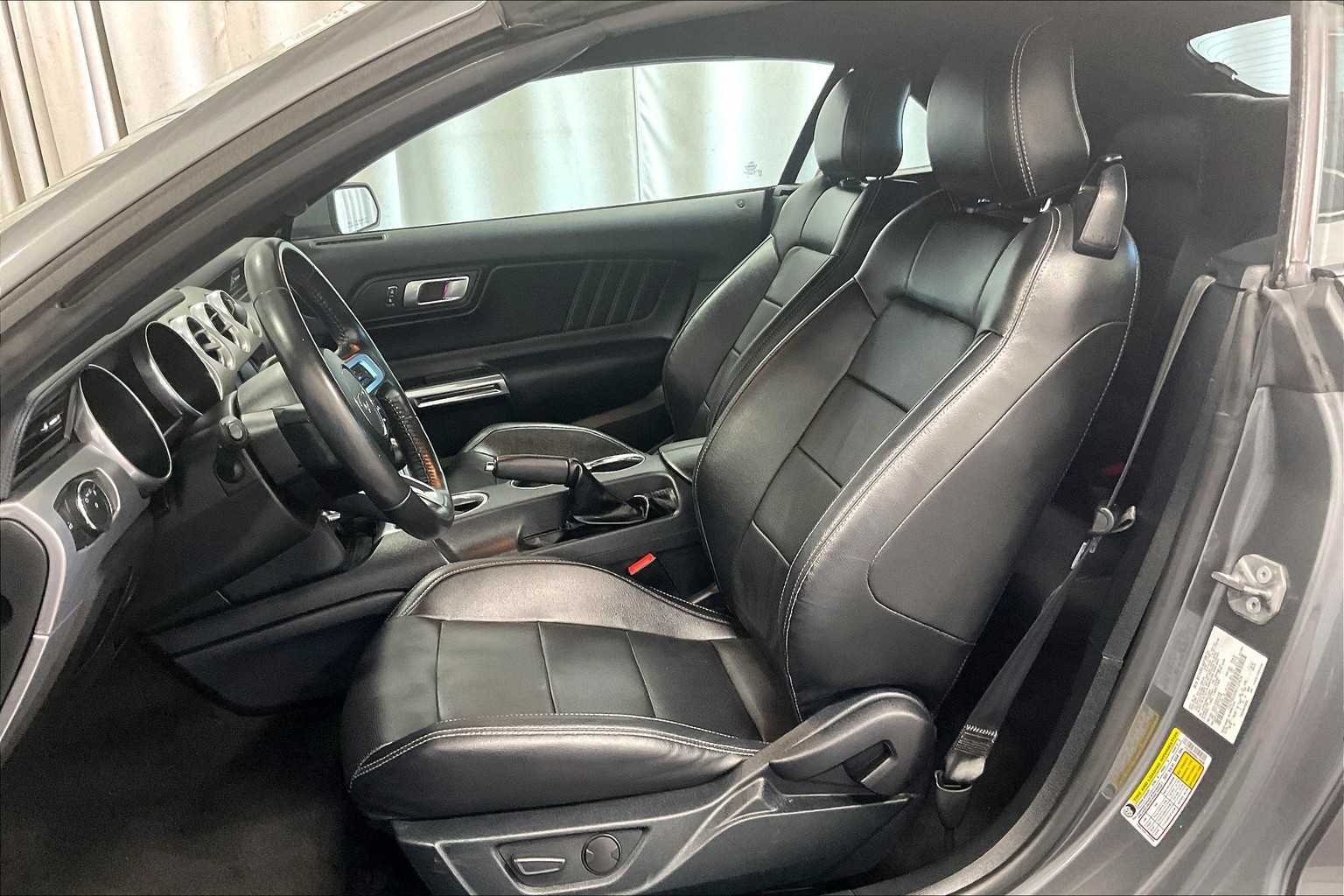 2022 Ford Mustang EcoBoost Premium - Photo 10