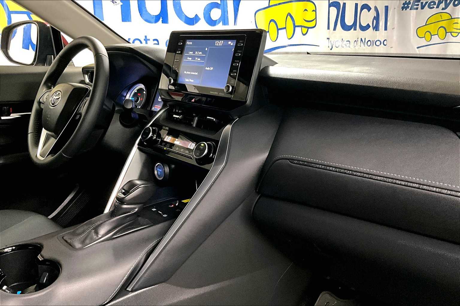 2022 Toyota Venza LE - Photo 14