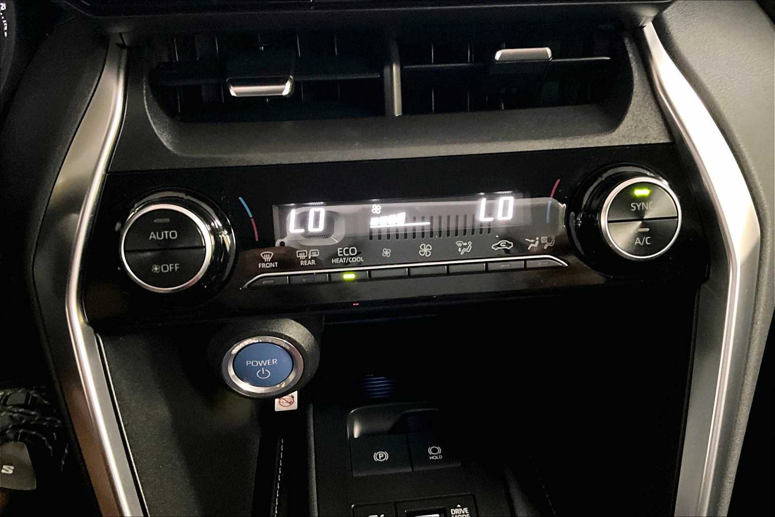 2022 Toyota Venza LE - Photo 25