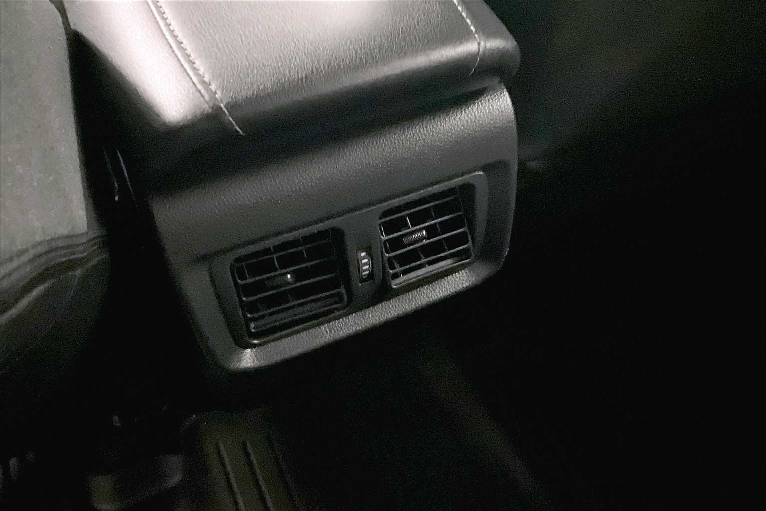 2022 Toyota Venza LE - Photo 27