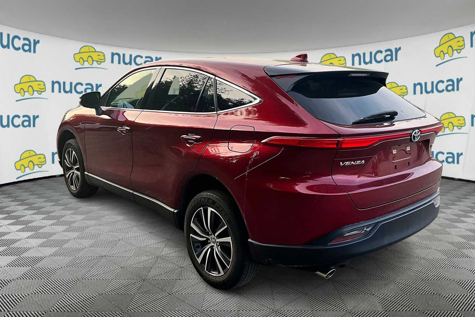2022 Toyota Venza LE - Photo 3