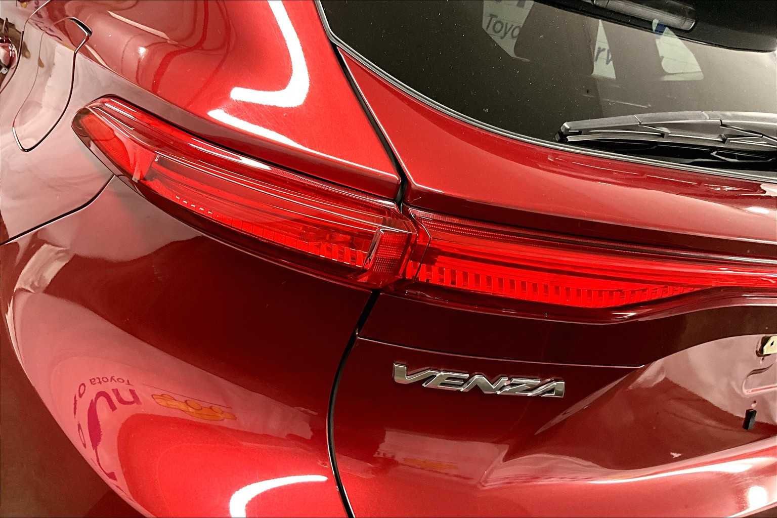 2022 Toyota Venza LE - Photo 33