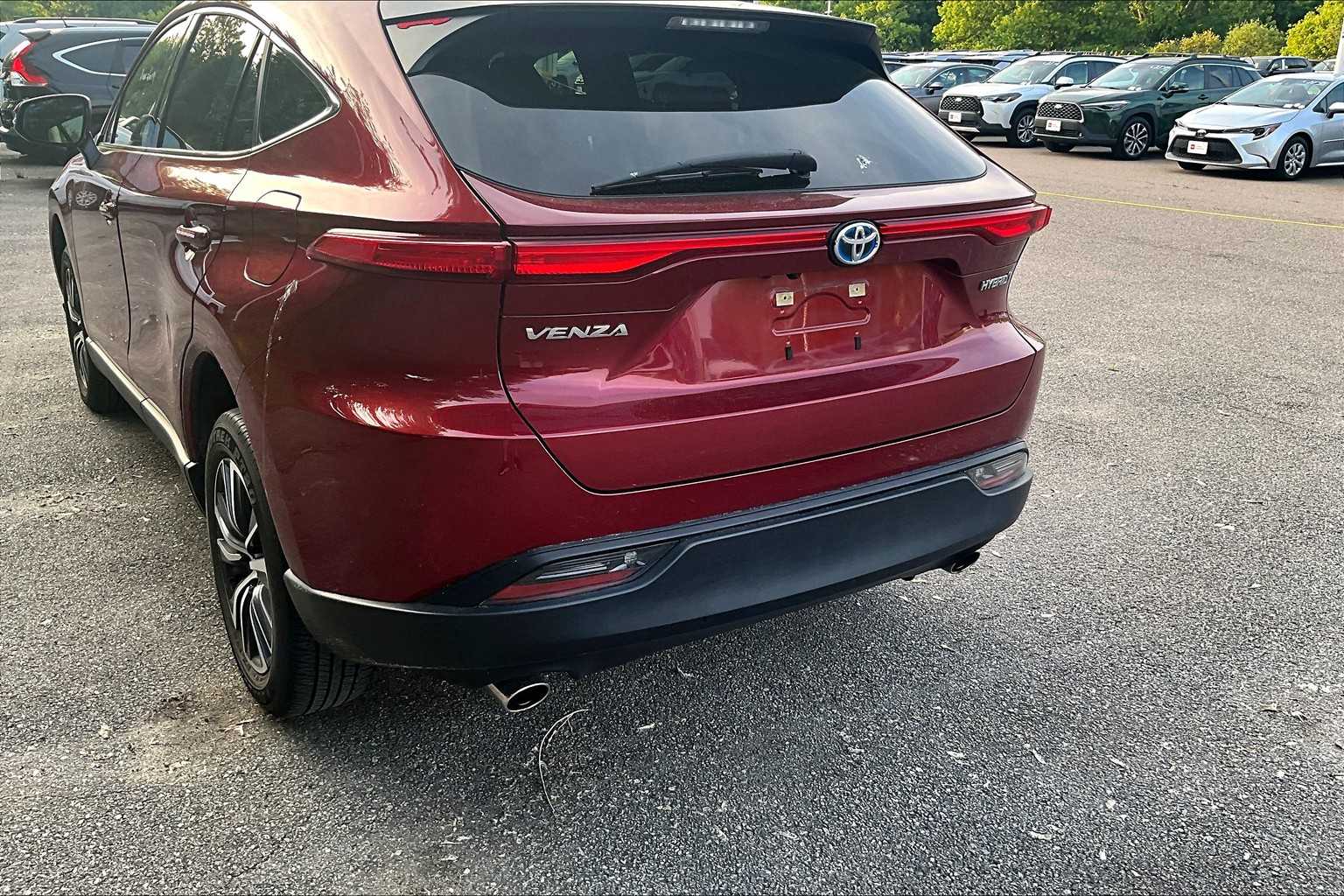 2022 Toyota Venza LE - Photo 7