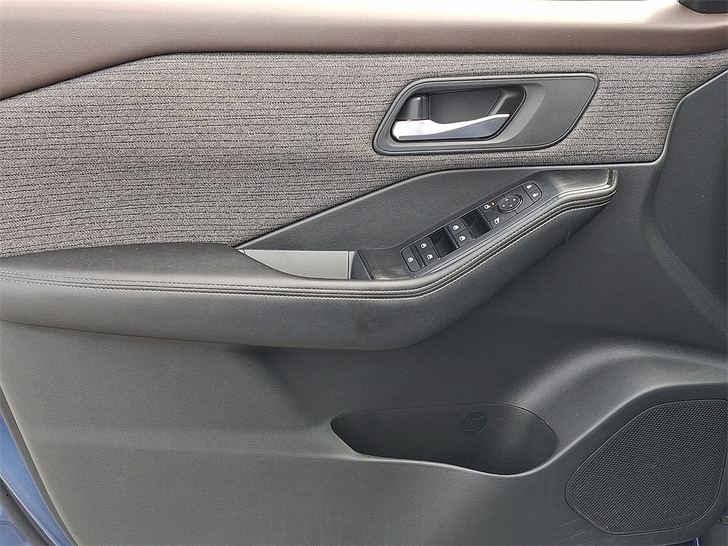2021 Nissan Rogue SV - Photo 13