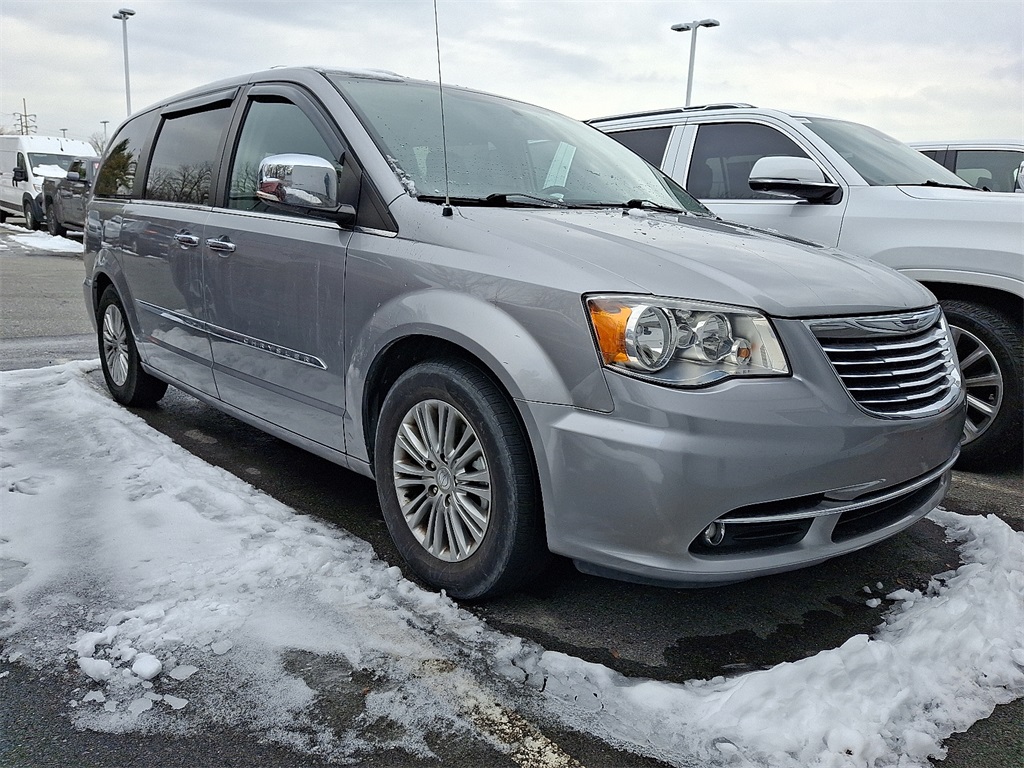 2016 Chrysler Town & Country Touring-L