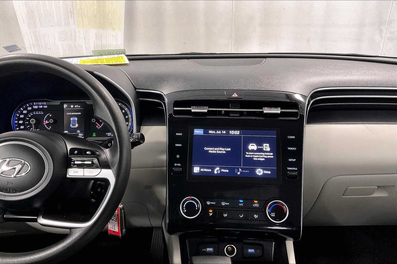 2022 Hyundai Tucson SE - Photo 18